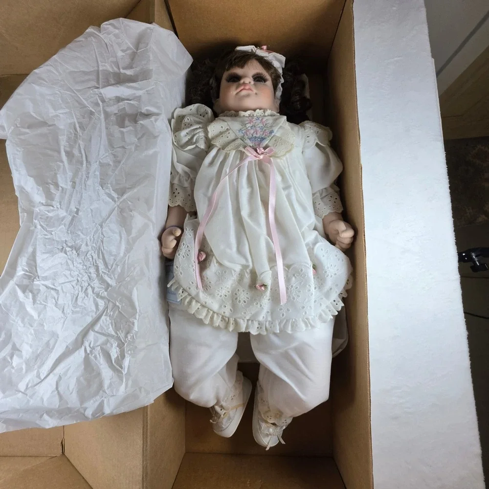 Lloyd Middleton Royal Vienna Collection Miranda Crying Porcelain Doll White Lace